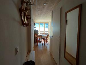 Studio rénové plein sud avec balcon et parking - FR-1-445-213