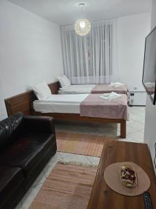 Gondola Peak Apartment