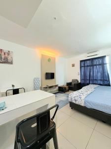Private Studio Viana Court Service Apartment 4 with private parking