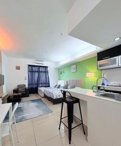 Private Studio Viana Court Service Apartment 4 with private parking