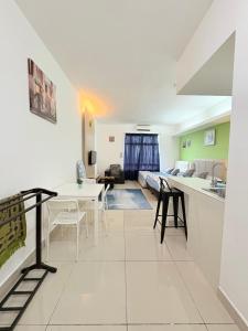 Private Studio Viana Court Service Apartment 4 with private parking