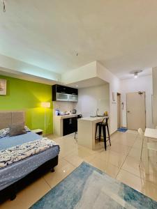 Private Studio Viana Court Service Apartment 4 with private parking