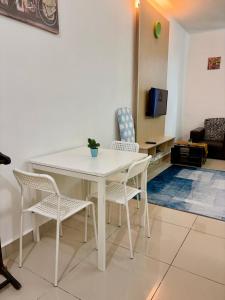 Private Studio Viana Court Service Apartment 4 with private parking