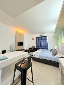 Private Studio Viana Court Service Apartment 4 with private parking
