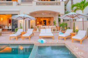 NEW VILLA Stunning Villa Fully Staffed in Del Mar Palmilla