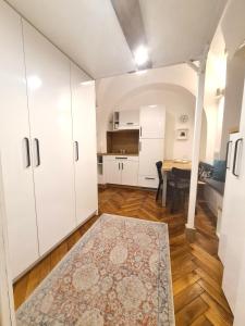 Courtyard Studio City Center