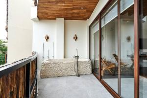 Adora H30 – Luxe Studio w Outdoor Tub & Private Cenote