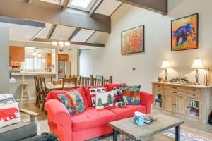 1 Mi to Diamond Peak Ski Resort: Forest-View Condo