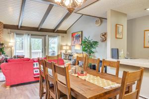 1 Mi to Diamond Peak Ski Resort: Forest-View Condo