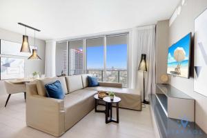 Luxury 1 Br Front Intracoastal View Balcony Pools