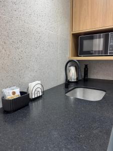 Studio no centro, confortável e prático