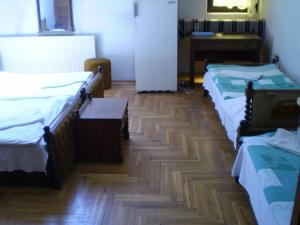 Quadruple Room with Shared Bathroom room in Hotel Palota