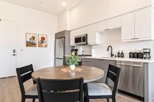 Modern Living, Stunning city views, 1Mile to Dodger Stadium