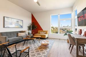 Private Skyloft, DTLA Views, 1 Mile to Dodger Stadium