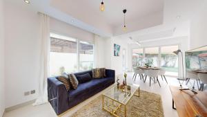The Lakes - Contemporary Three Bedroom Villa