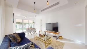 The Lakes - Contemporary Three Bedroom Villa