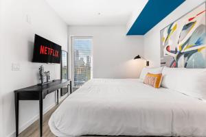 The Sky loft Suite, DTLA Sunset Views