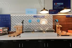 Holiday Inn Express & Suites Houston Northwest-Brookhollow by IHG