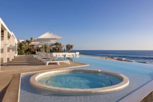 Relaxing Oceanside Penthouse with Stunning Views