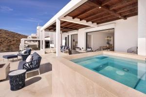 Luxurious Penthouse, Steps from Cerritos Beach