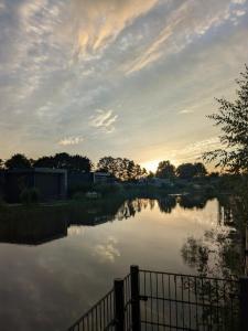 Marina Strandbad Chalet Aan het Water mit Zaun Haus Nr 134