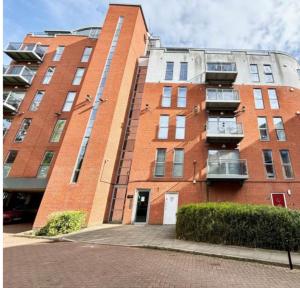 Leeds city Ls1 apartment 2BD corporate accommodation 2 bath secured parking, long stay, council stay, nursing care COS,