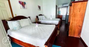 Fosters West Bay Resort