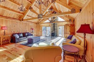 15 Mi to Snowshoe Resort Cabin with Deck and Fire Pit