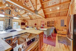 15 Mi to Snowshoe Resort Cabin with Deck and Fire Pit