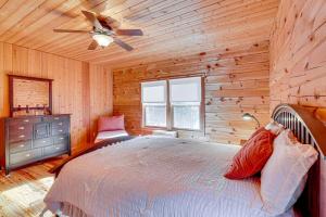 15 Mi to Snowshoe Resort Cabin with Deck and Fire Pit