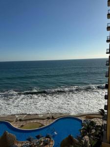 Las Gavias frente al mar