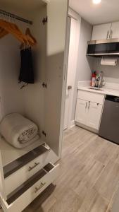 Beautiful Basement Suite & Outdoor Oasis