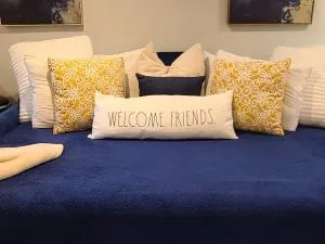 Beautiful Basement Suite & Outdoor Oasis - Tuxedo Colony