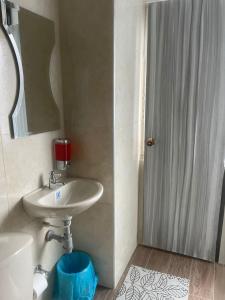 Room cerca al aeropuerto