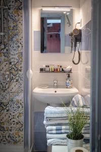 Tiny House - Love Boat