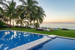 Stunning 5Bd Beachfront Villa Fully Staffed w Golf, Spa, Beach Clubs & More