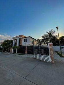 Casa con alberca, cerca al aeropuerto de PV