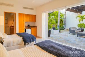 NEW LISTING! 4 Bd Beachfront Villa Fully Staffed