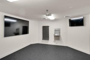 Calypso 209E 2nd floor Corner Unit 2 BR direct beach front