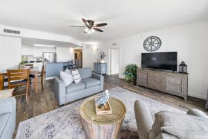 Calypso 209E 2nd floor Corner Unit 2 BR direct beach front