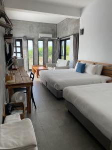 Phòng Gia Đình Nhìn Ra Biển (Family Room with Sea View)