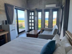 Phòng Gia Đình Nhìn Ra Biển (Family Room with Sea View)