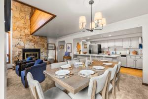 Deer Valley Townhome New Listing Sleeps 20 Free Bus System Near By