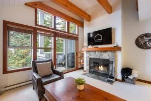 Treeline by Outpost Whistler - Пембертон