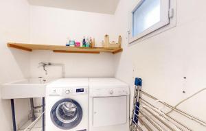 Maisons de vacances 3 Bedroom Awesome Home In Prayssac : photos des chambres