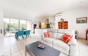 Maisons de vacances 3 Bedroom Awesome Home In Prayssac : photos des chambres