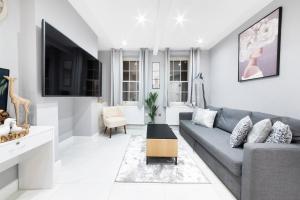 High Ceiling Modern Apartment Heart of Central London