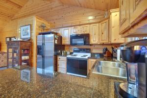 Boat Dock and Deck Waterfront Cabin on Grand Lake
