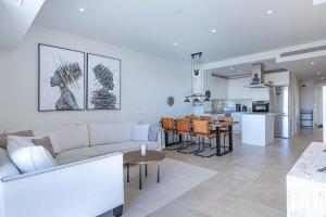 Modern Flat with 2 Bedrooms, Terrace, and Pool in Cala de Mijas