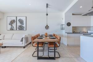 Modern Flat with 2 Bedrooms, Terrace, and Pool in Cala de Mijas